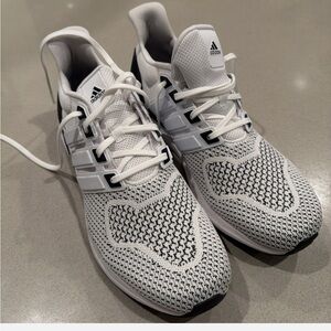 Adidas UBounce DNA running shoes Men’s Size 10.5 Black and White Sneakers